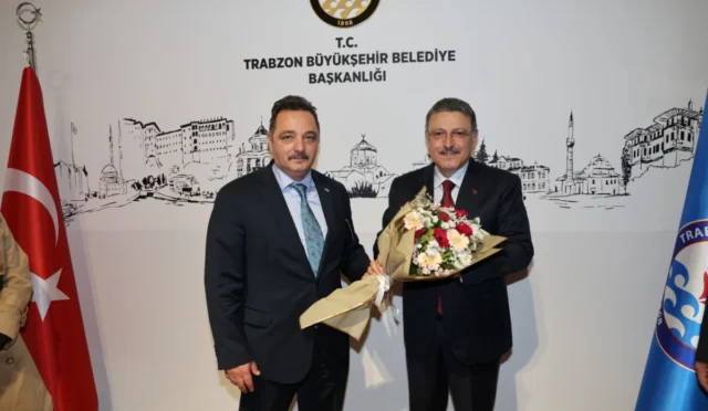 TİMBİR heyeti, Trabzon Büyükşehir Belediye Başkanı Ahmet Metin Genç'i makamında ziyaret etti.