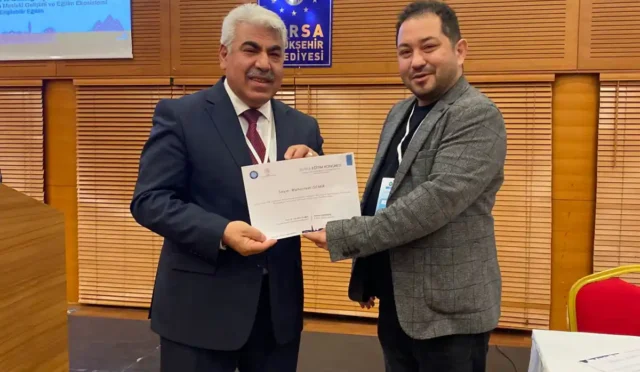 Bursa'da düzenlenen eğitim etkinliğinde 'Umut Zekâsı' kavramının tanıtılması