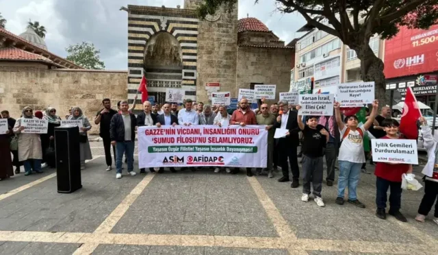 Adana'daki STK'lar, Sumud Filosu'na yapılan İsrail saldırısını kınayarak basın açıklaması yaptı.