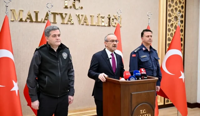 Malatya Valisi Seddar Yavuz, 2026 yılı ilk 4 aylık asayiş raporunu sunuyor.