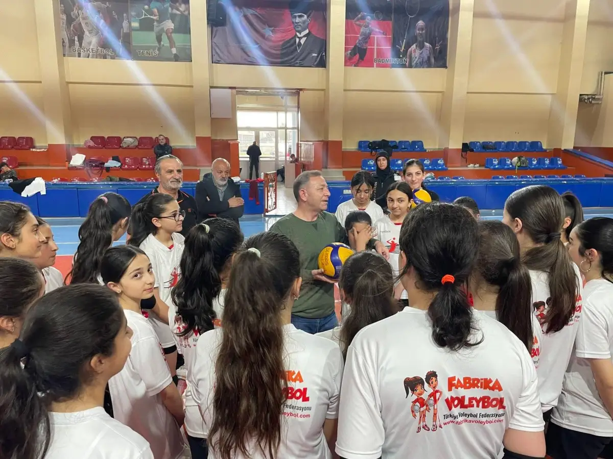 Vali Ziya Polat’tan Genç Badmintonculara Moral: “Sporun Her Branşta Gelişmesi İçin Desteklerimiz Sürecek”