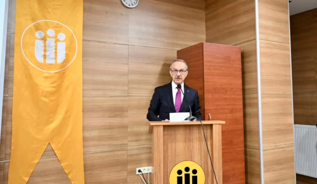 Malatya Valisi Seddar Yavuz, deprem sonrası yeniden inşa edilen şehri tanıtırken