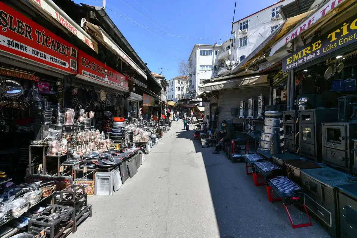 Ankara’nın Tarihi Tenekeciler Caddesi ABB Dokunuşuyla Yeniden Hayat Buluyor