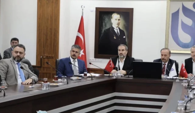 Isparta'da 'Eğitime Destek Platformu' toplantısı yapıldı, eğitim gündemi masaya yatırıldı.