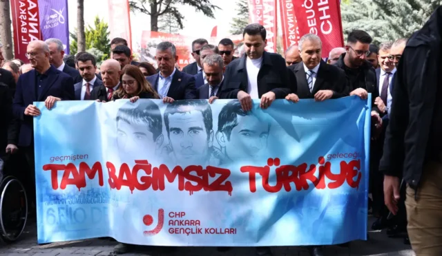 Çankaya Belediye Başkanı Hüseyin Can Güner, Deniz Gezmiş ve arkadaşlarının anıldığı törende.