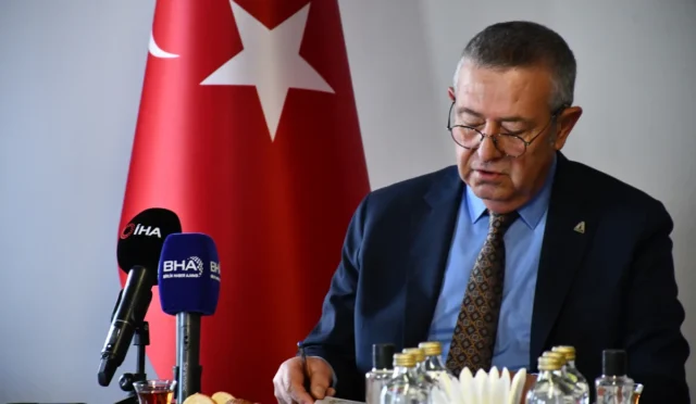 Anadolu OSB Yönetim Kurulu Başkanı Hüseyin Kutsi Tuncay, 300 fabrika ile 25 bin kişiye istihdam hedeflediklerini açıkladı.