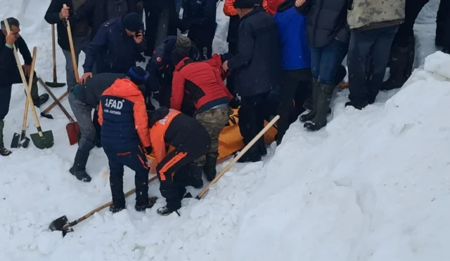 Artvin'de çığ altında kalan çoban Bülent Gezer'in cansız bedenine ulaşılması
