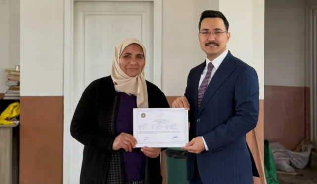 Akyaka'da süt üreticilerine verilen hijyen eğitiminin ardından sertifikalar törenle verildi