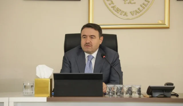 Kütahya'da toplanan sahipsiz köpeklerin barınağa götürülmesini temsil eden görsel