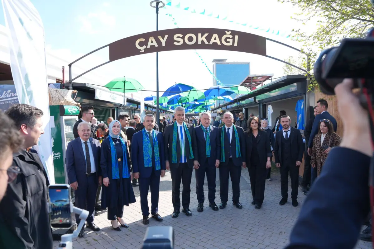 Ankara Rize Günleri’nde Büyüleyen ‘Çay Sokağı’: Rize’nin Kültürü Başkent’te Canlanıyor