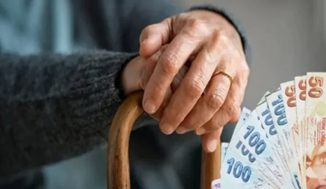 Emekliler Kurban Bayramı ikramiyesi ödeme tarihlerini merakla bekliyor.