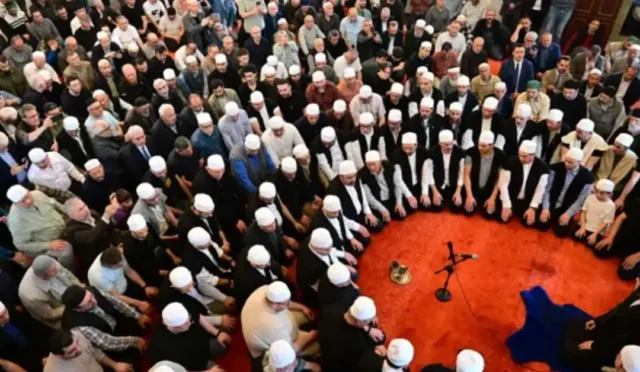 Bursa'da Erguvan Bayramı kutlamalarından genel bir görünüm