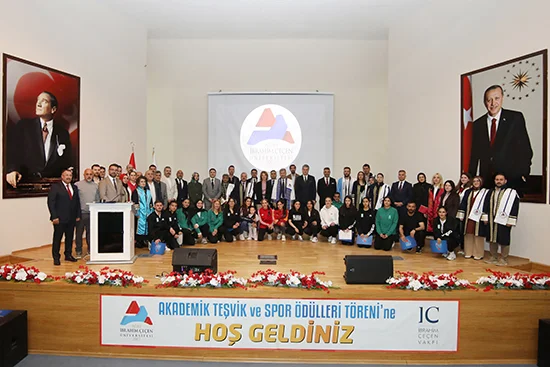 Ağrı İbrahim Çeçen Üniversitesi'nde Akademik Teşvik, Spor Ödülleri ve Cübbe Giyme Töreni'nden genel görünüm