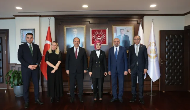 Sağlık-Sen heyeti Aile ve Sosyal Hizmetler Bakanı Göktaş ile sosyal hizmet uzmanlarının güvenliği ve çalışma koşullarını görüştü.