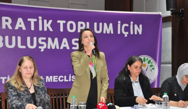 DEM Parti Genel Başkan Yardımcısı Hatimoğulları, Kars'ta barış ve toplumsal uzlaşı vurgusu yaptı.