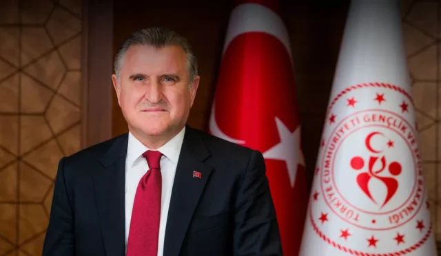 Gençlik ve Spor Bakanı Dr. Osman Aşkın Bak, Trabzon'da spor yatırımlarını duyurdu.