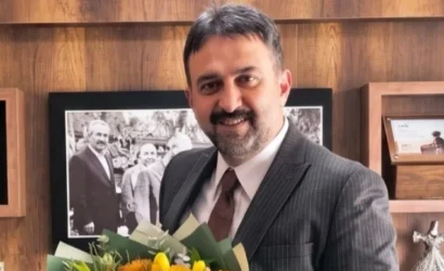 AKK Başkanı Halil İbrahim Yılmaz Anneler Günü mesajı verirken