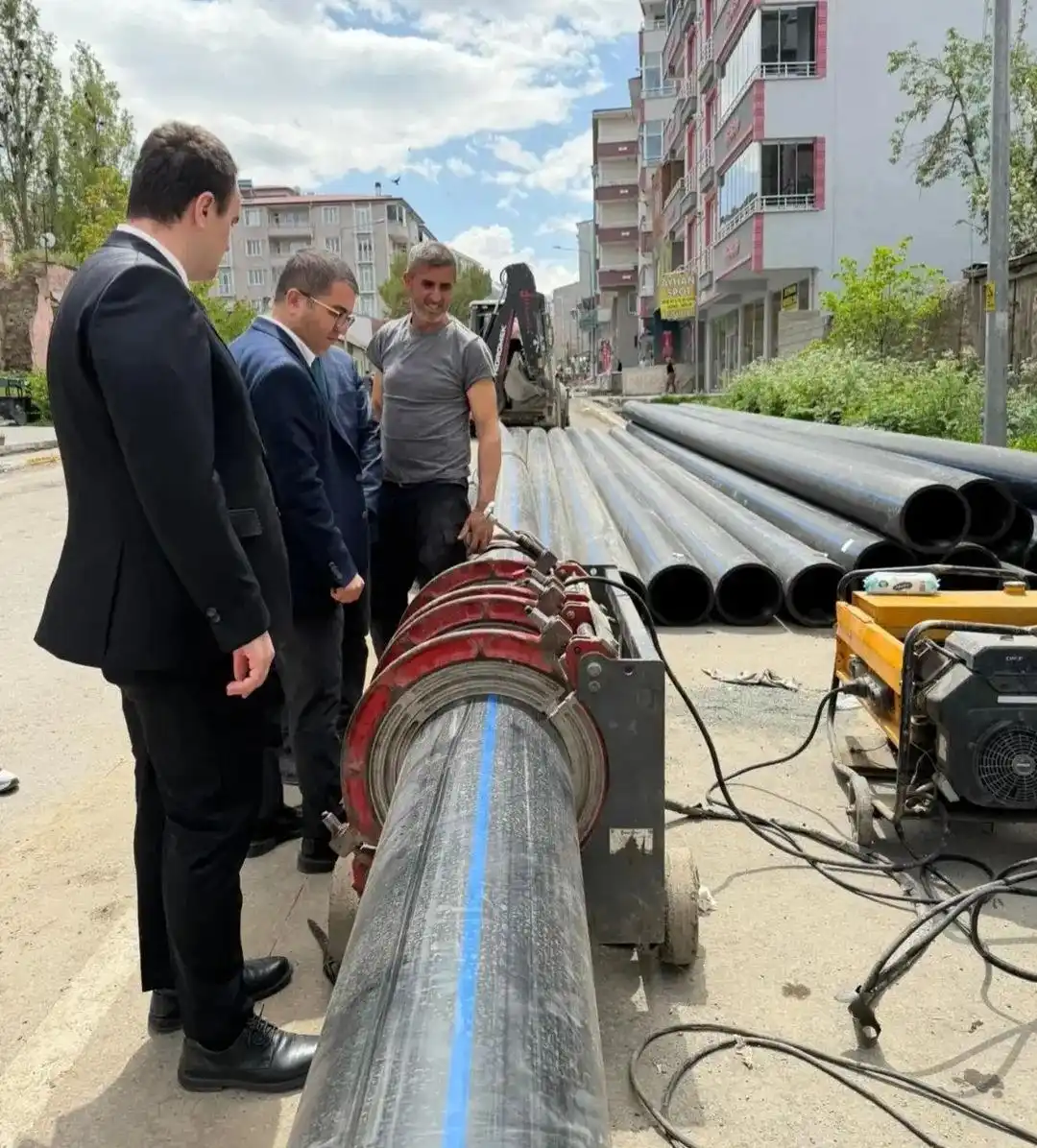 Kağızman’da Altyapı ve Kaldırım Çalışmaları Yerinde İncelendi: İlçeye Modern Dokunuşlar