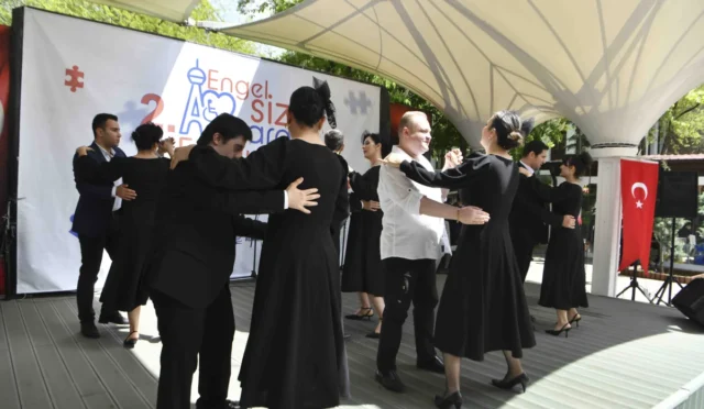 Engelsiz Ankara Festivali kapsamında engelli bireylerin katıldığı etkinliklerden genel görünüm
