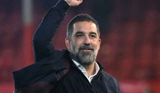 Arda Turan Shakhtar Donetsk teknik direktörü olarak Ahmed Kutucu'yu transfer etmek istiyor.