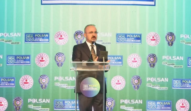 İçişleri Bakan Yardımcısı Bülent Turan konuşma yaparken