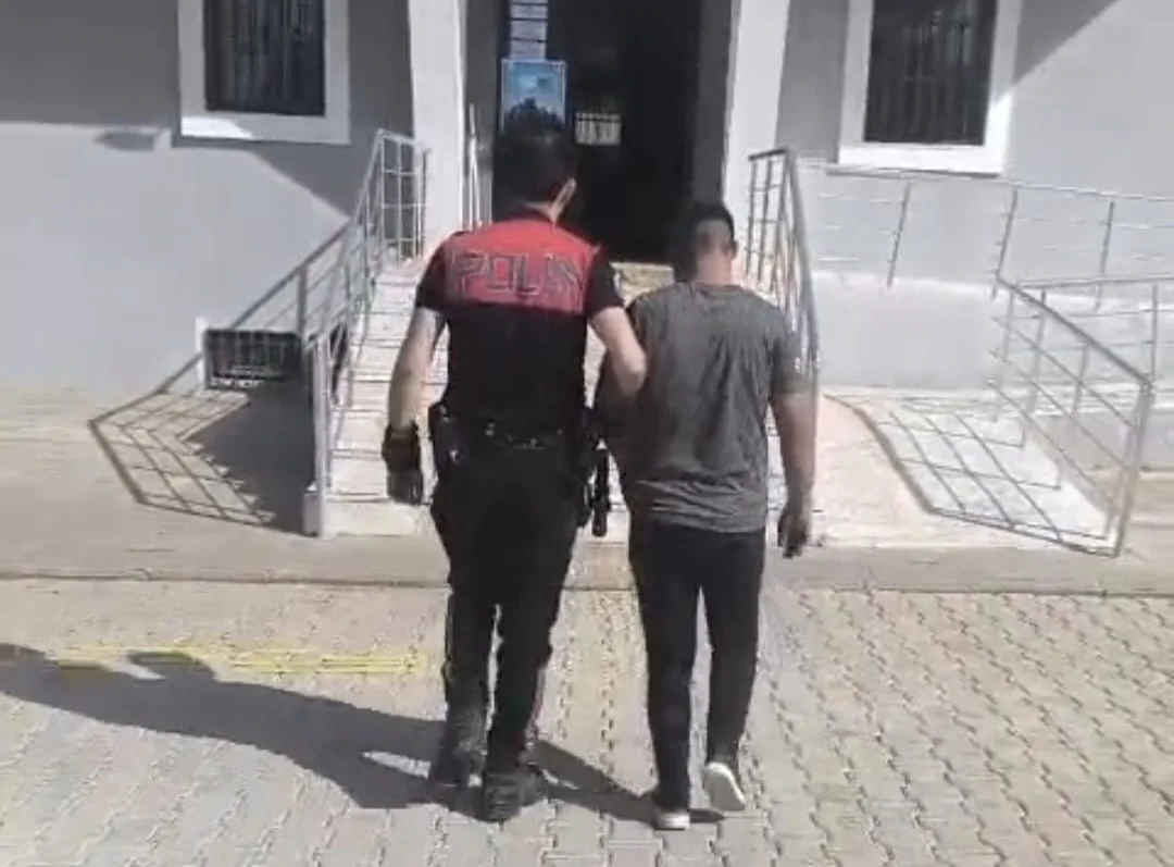 Hatay’da Yıllardır Aranıyordu: Firari Hükümlü Yakalanarak Cezaevine Gönderildi