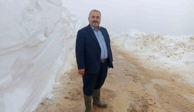 Giresun'da Mayıs ayında yayla yollarında karla mücadele eden belediye ekipleri