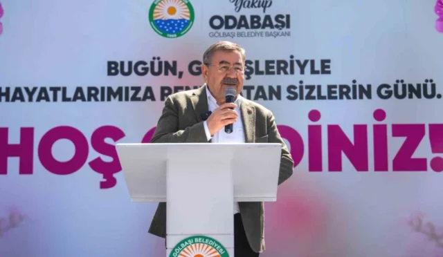 Gölbaşı Belediyesi'nin Anneler Günü etkinliğinde anneler yarışmalara katılarak doyasıya eğleniyor