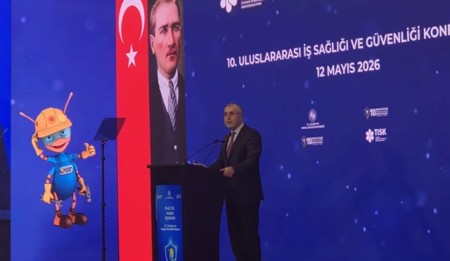 Bakan Vedat Işıkhan, emeklilere bayram ikramiyesi ve maaş ödemeleri hakkında açıklama yapıyor.