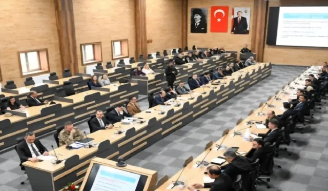 Erzurum'da sığınak güvenliği ve kapasite artırımı konulu kritik toplantı.