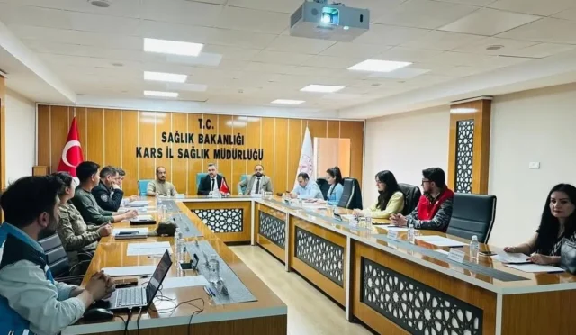 Kars'ta UMKE ve diğer kurumların katılımıyla afet ve acil durumlara yönelik masa başı tatbikatı yapıldı.