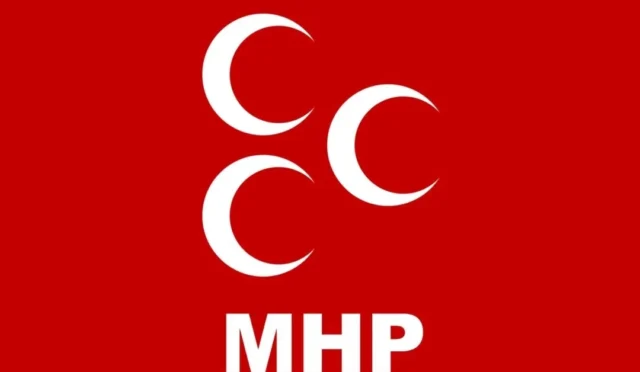 MHP Malatya İl Teşkilatı binası önünde çekilmiş bir fotoğraf, üzerinde parti logosu bulunuyor.