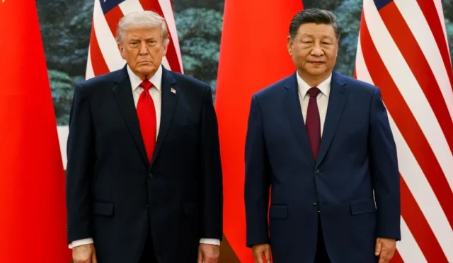 ABD Başkanı Donald Trump ve Çin Devlet Başkanı Şi Cinping'in el sıkışma pozu
