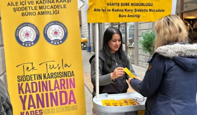 Kars'ta Engelli Haftası kapsamında KADES uygulaması tanıtım etkinliğinden bir kesit