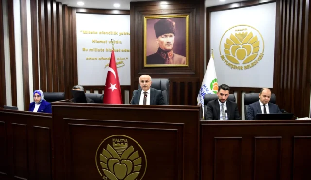 Malatya Büyükşehir Belediye Başkanı Sami Er, raylı sistem projesinin onaylandığını duyurdu.