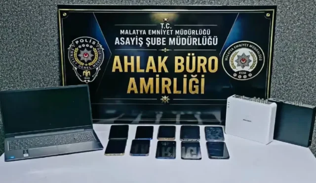 Malatya'da polis ekiplerinin fuhuş operasyonunda gözaltına alınan şüpheliler ve mühürlenen iş yerleri