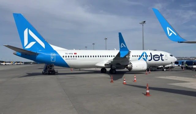 AJet havayoluna ait yeni nesil Boeing 737-8 MAX uçağı gökyüzünde