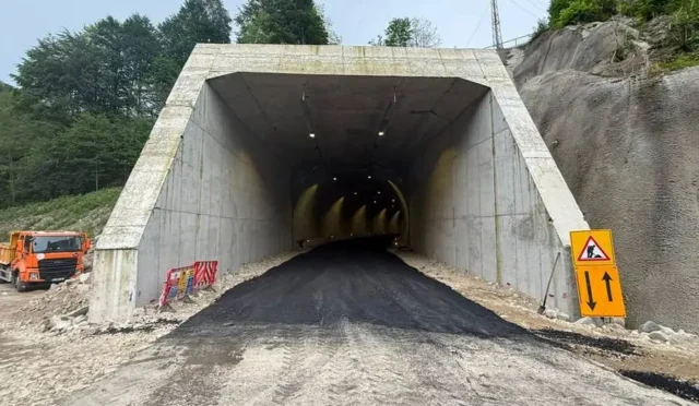 Hemşin-Çamlıhemşin karayolu projesi kapsamında açılan ilk tünel ve köprü