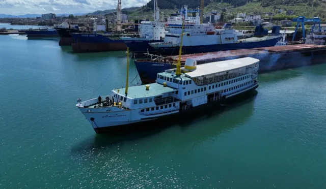 Ordu Büyükşehir Belediye Başkanı Mehmet Hilmi Güler'in deniz turizmini canlandırma çalışmaları kapsamında yenilenen 'Şehit Necati Gürkaya' gemisi.