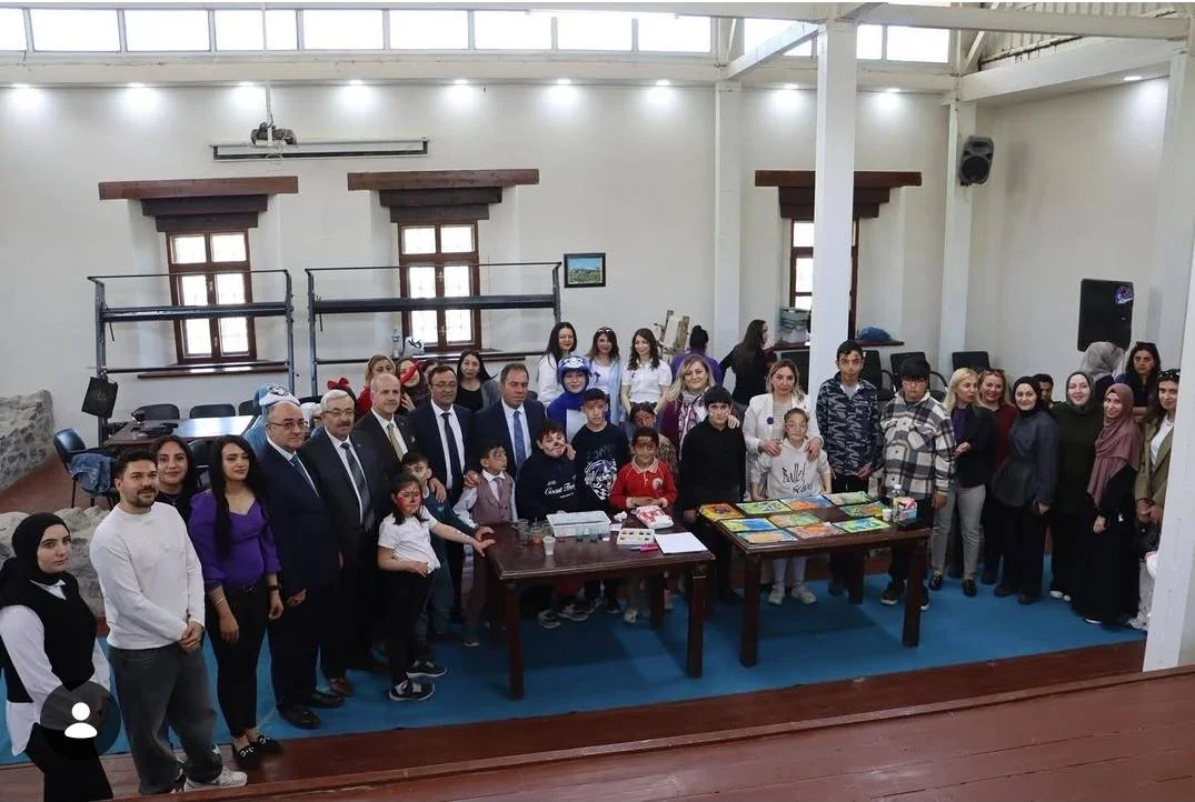 Kars’ta Engelliler Haftası Coşkusu: Sanat ve Oyunlarla Özel Çocuklar Sahnedeydi