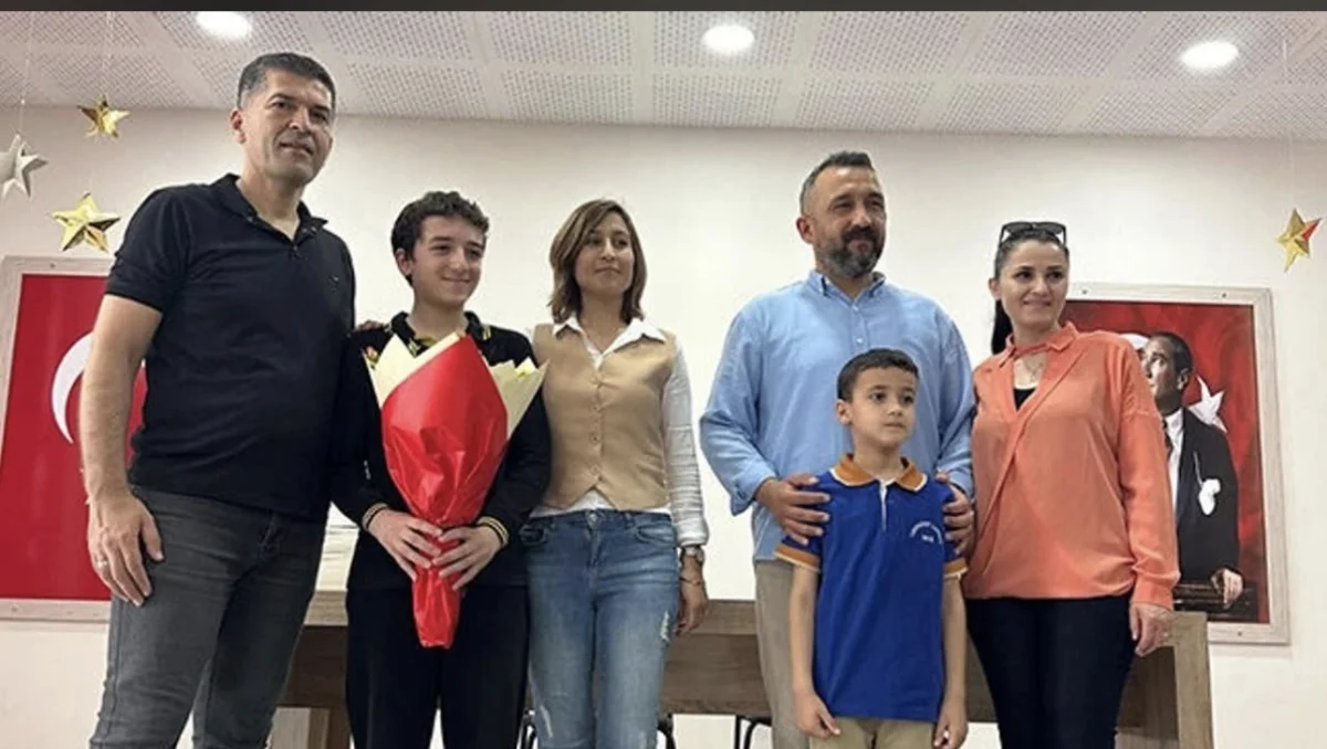 7. Sınıf Öğrencisi Ali Çağan Tunç’tan ‘Öğrencinin Bir Günü’ Adlı Romanına İmza: Başarı Hikayesi Antalya’da Yazıldı