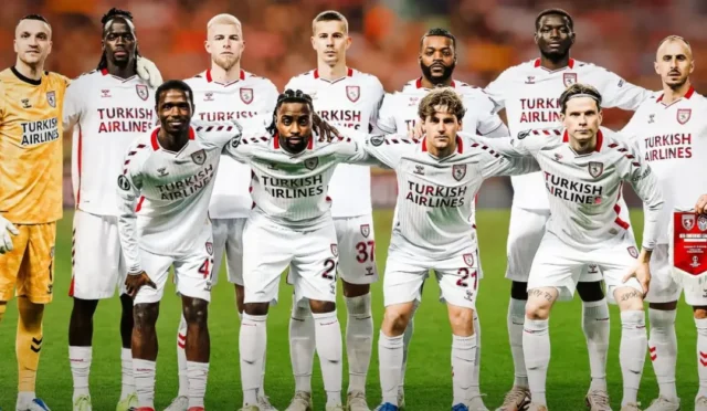 Samsunspor futbol takımı antrenman sahasında