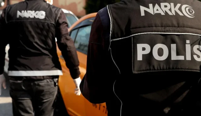 İstanbul'da polis ekiplerinin uyuşturucu ham maddesi ele geçirdiği operasyon