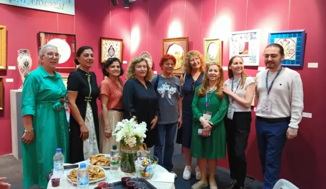 DenizBank III. İAAF İzmir Sanat Fuarı açılışı, sanat eserleri ve sanatçıların yer aldığı bir etkinlik