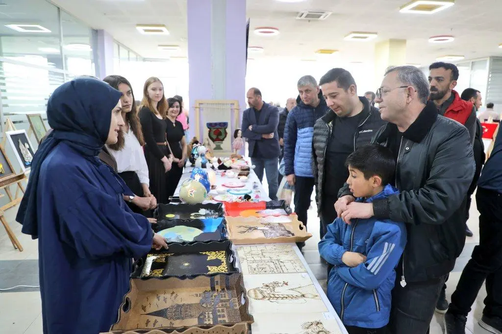 Kars Valisi Ziya Polat’tan Genç Yeteneklere Tam Destek: Üretkenlik ve Yaratıcılık Sergisi Büyük İlgi Gördü
