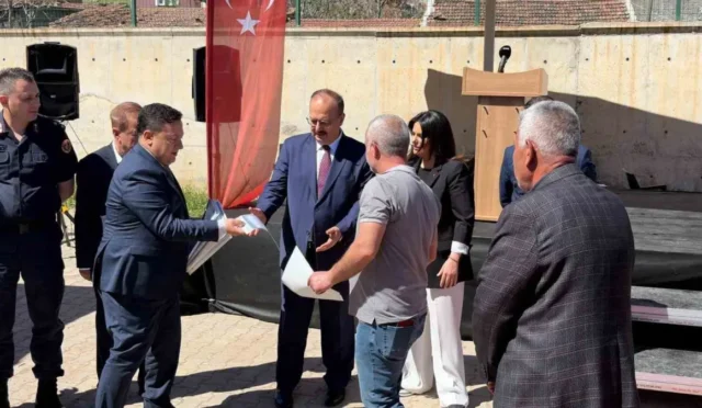 Haymana Köye Dönüş Projesi kapsamında vatandaşlara kura ile arsa dağıtımı yapıldı.