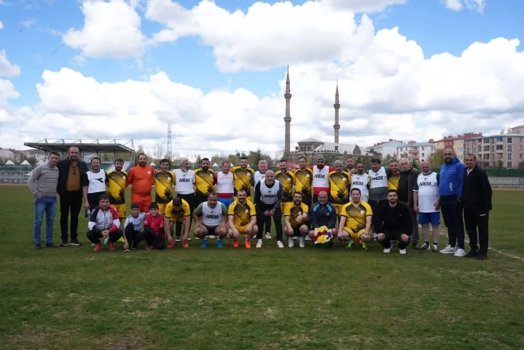 Kars’ta 19 Mayıs Coşkusu Dostluk Maçıyla Başladı: Sporun Birlik Mesajı Vurgulandı