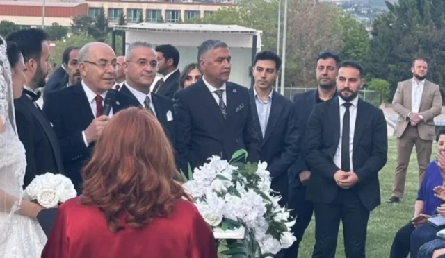 MHP'li yöneticiler ve iş insanları, Esra Sezer ve Onur Fırat'ın düğününde bir araya geldi.