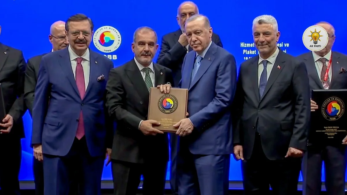 Cumhurbaşkanı Erdoğan, TOBB Hizmet Şeref Belgesi Töreninde Elazığ TSO Başkanı İdris Alan’a Ödül Verdi