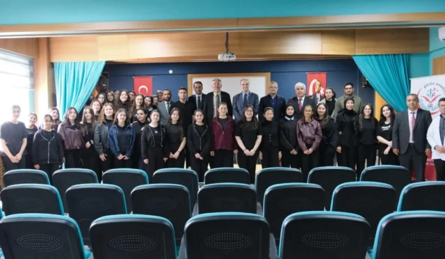 Gürün'de bilim insanları ve öğrenciler bir araya geldiği etkinlik